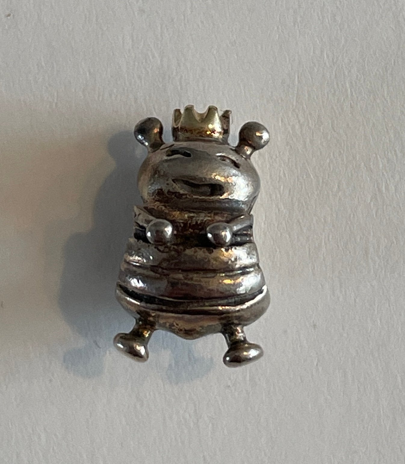 Pandora retired bedel bijenkoningin goud Queen Bee 790227, Gebruikt, Pandora, Ophalen of Verzenden, 1 bedel