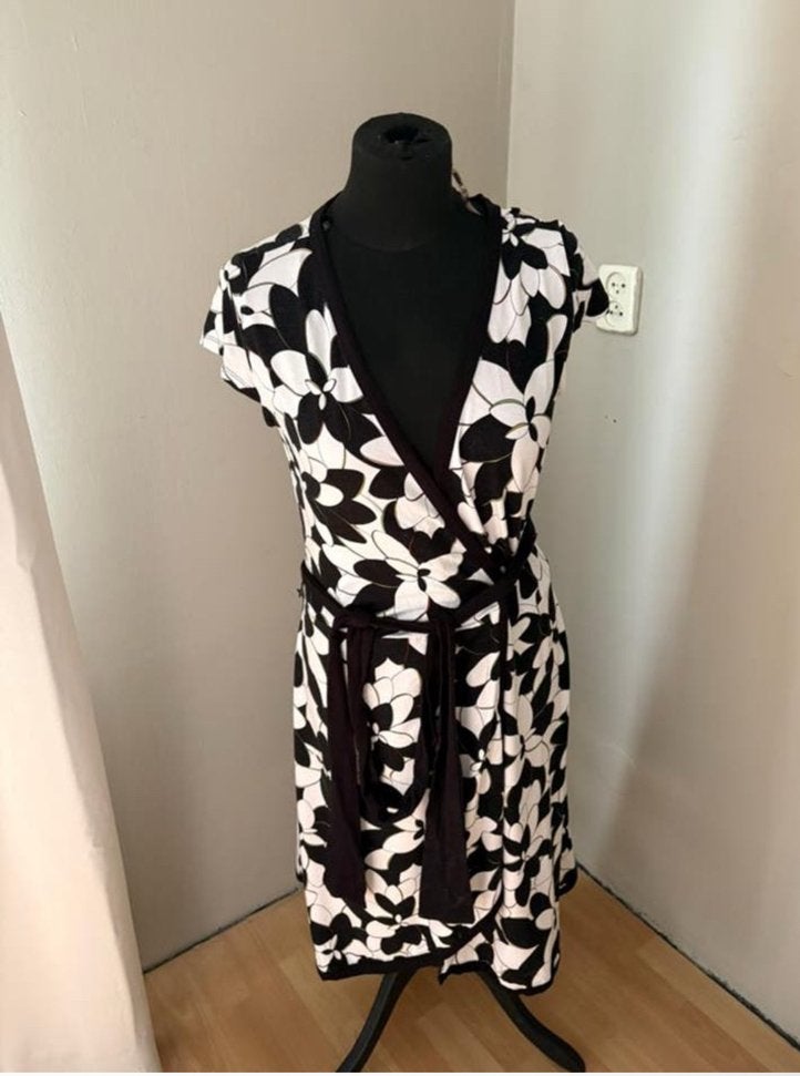 Missoni mooie overslag jurk mt 44, Kleding | Dames, Jurken, Ophalen of Verzenden, Gedragen, Maat 42/44 (L), Overige kleuren