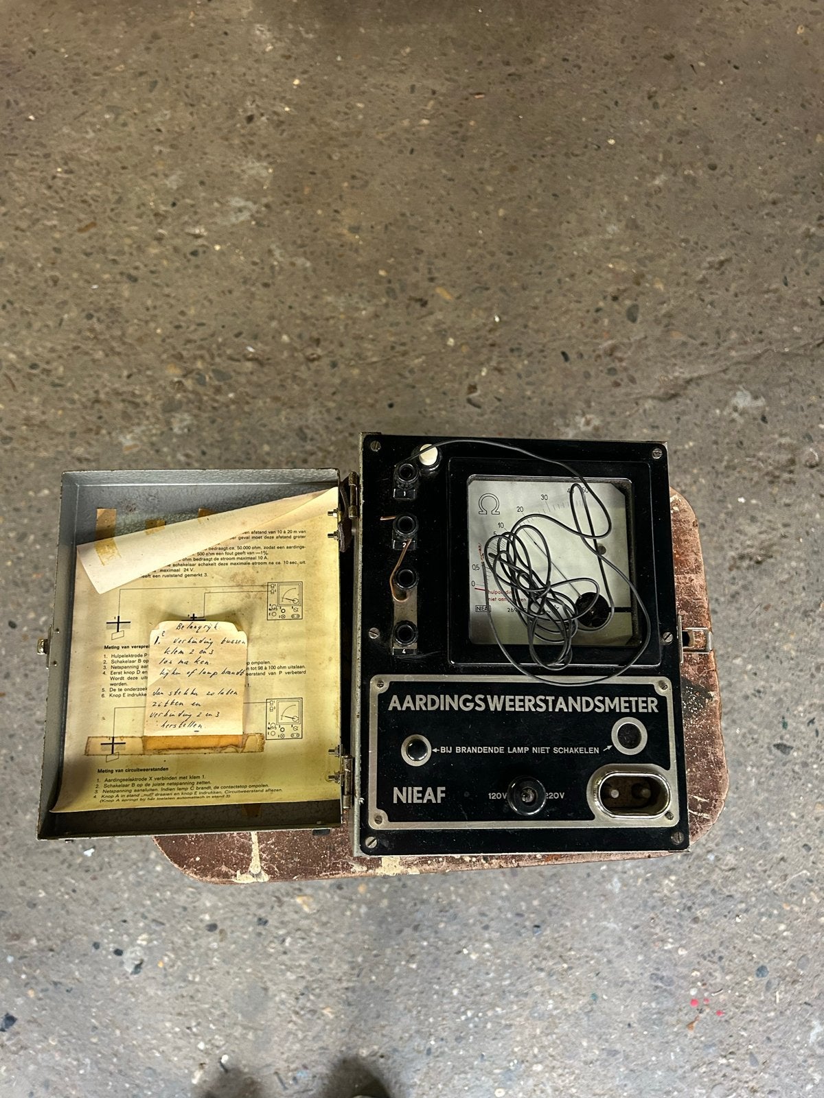 Vintage Aardingsweerstandsmeter NIEAF - Voor de verzamelaar, Antiek en Kunst, Antiek | Gereedschap en Instrumenten, Ophalen