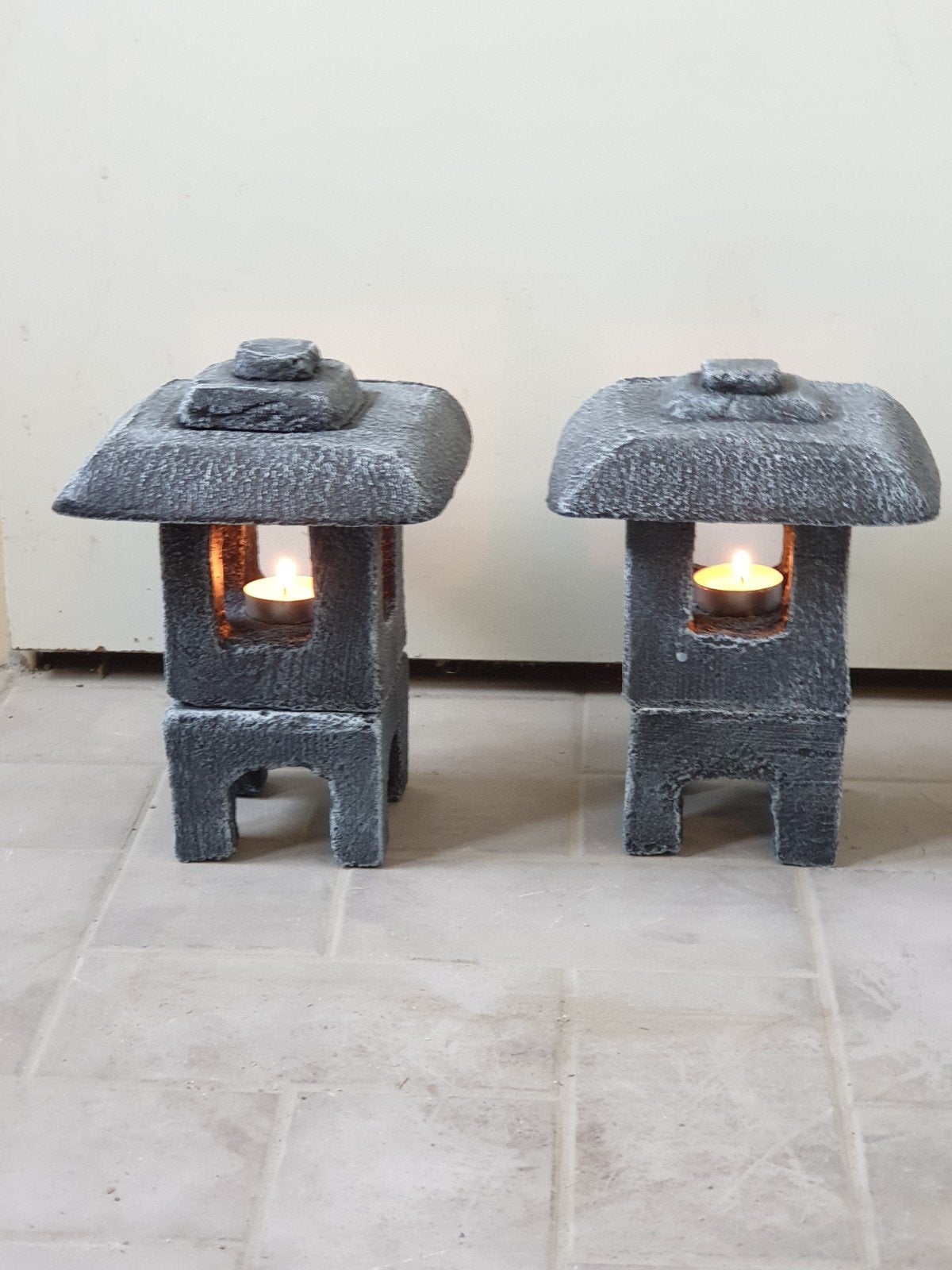 Unieke Mini Japanse Lantaarns, van Lavasteen, Tuin en Terras, Tuinbeelden, Ophalen of Verzenden, Nieuw, Steen, Overige typen