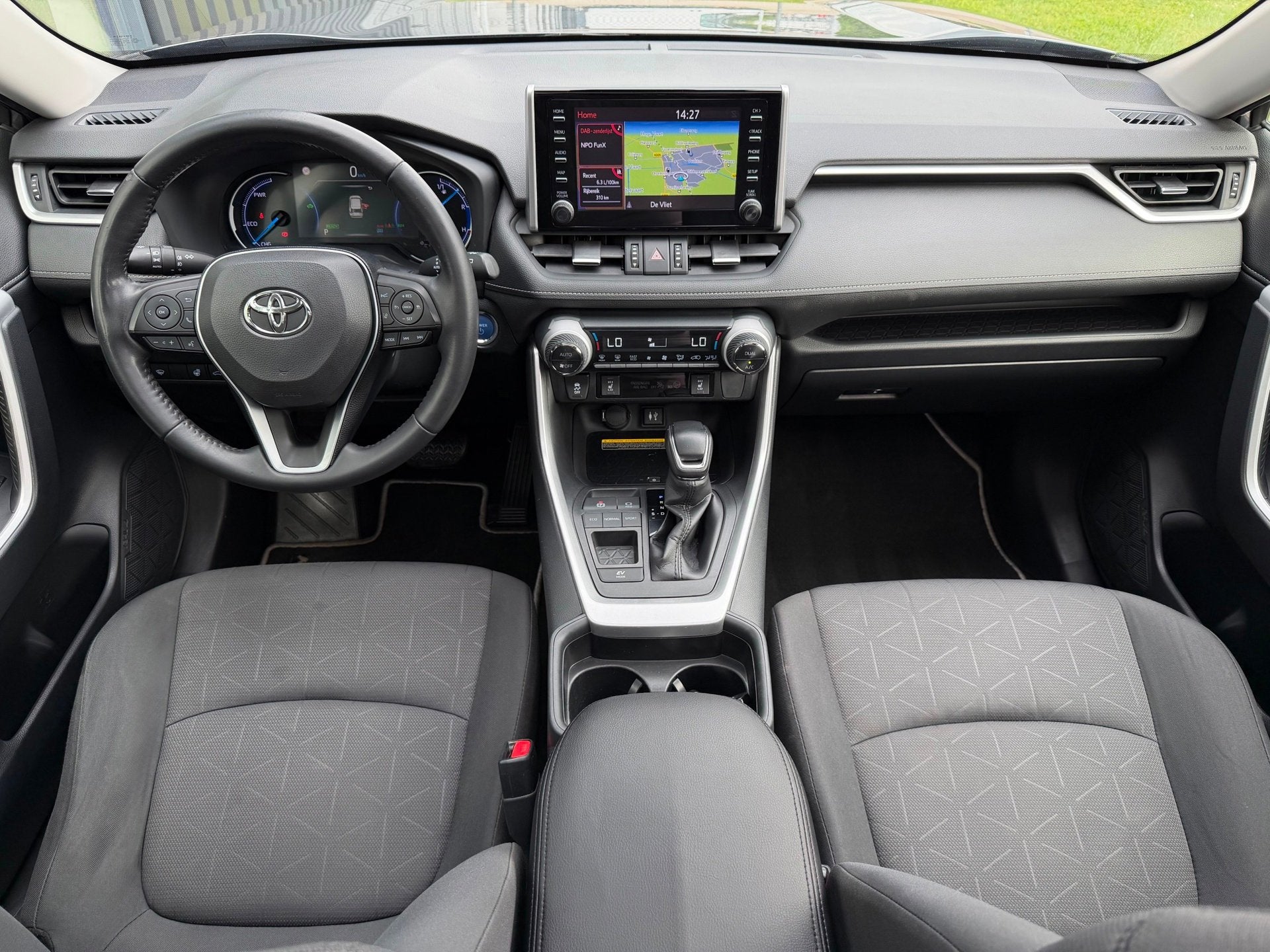 Toyota RAV4 2.5 Hybrid Executive ACC Panoramadak Trekhaak Ga, Auto's, Stof, Gebruikt, Zwart, 4 cilinders