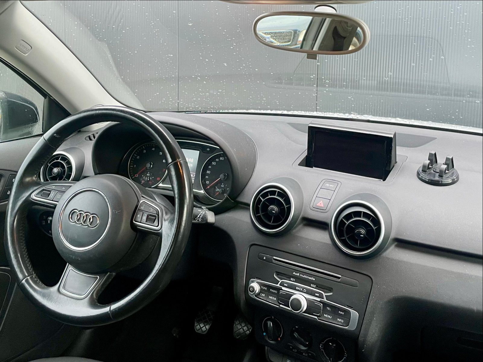 Audi A1 1.0 TFSI Sportback CRUISE AIRCO NAVI PARKEERSENS APK, Auto's, Voorwielaandrijving, Stof, Zwart, 95 pk