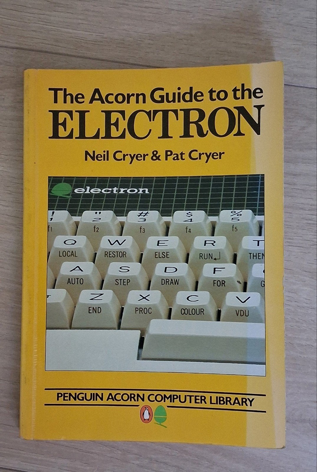 The Acorn Guide to the ELECTRON, Ophalen of Verzenden, Zo goed als nieuw