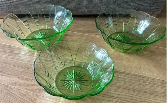 Schalen groen glas, Ophalen of Verzenden, Overige stijlen, Glas, Schaal of Schalen