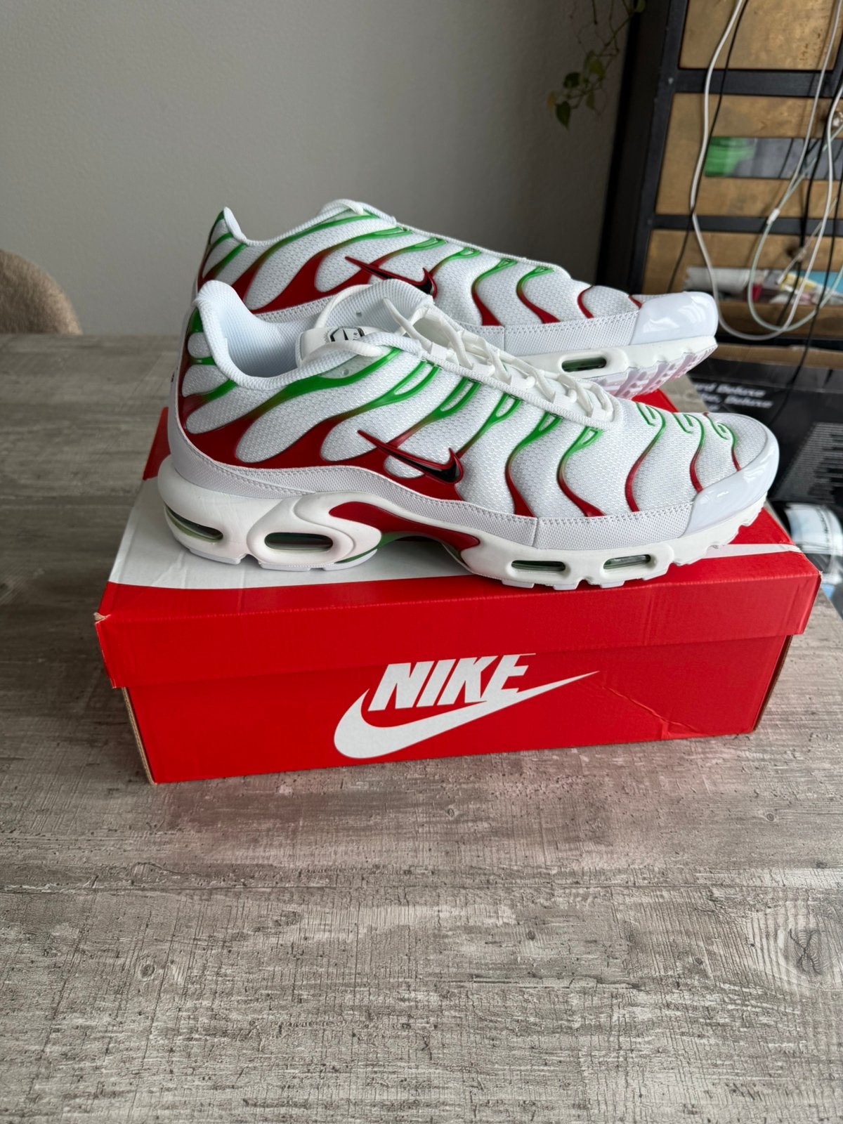 Te koop nieuw paar nike air max plus TN in maat 49,5 (49.5), Kleding | Heren, Schoenen, Overige kleuren, Nieuw, Ophalen of Verzenden