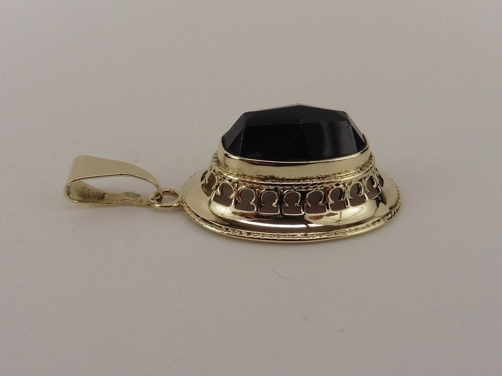 Gouden hanger met granaat                                G29, Gebruikt, Overige voorstellingen, ., Ophalen of Verzenden