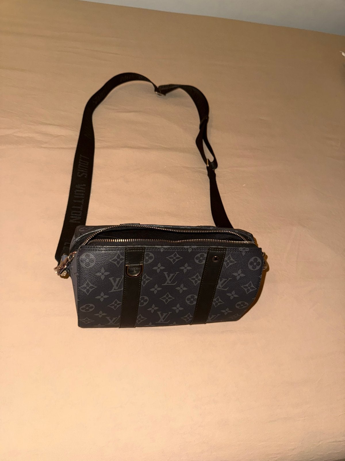 Louis Vuitton Outdoor Bumbag Monogram Eclipse, Overige merken, Zwart, Ophalen of Verzenden, Zo goed als nieuw