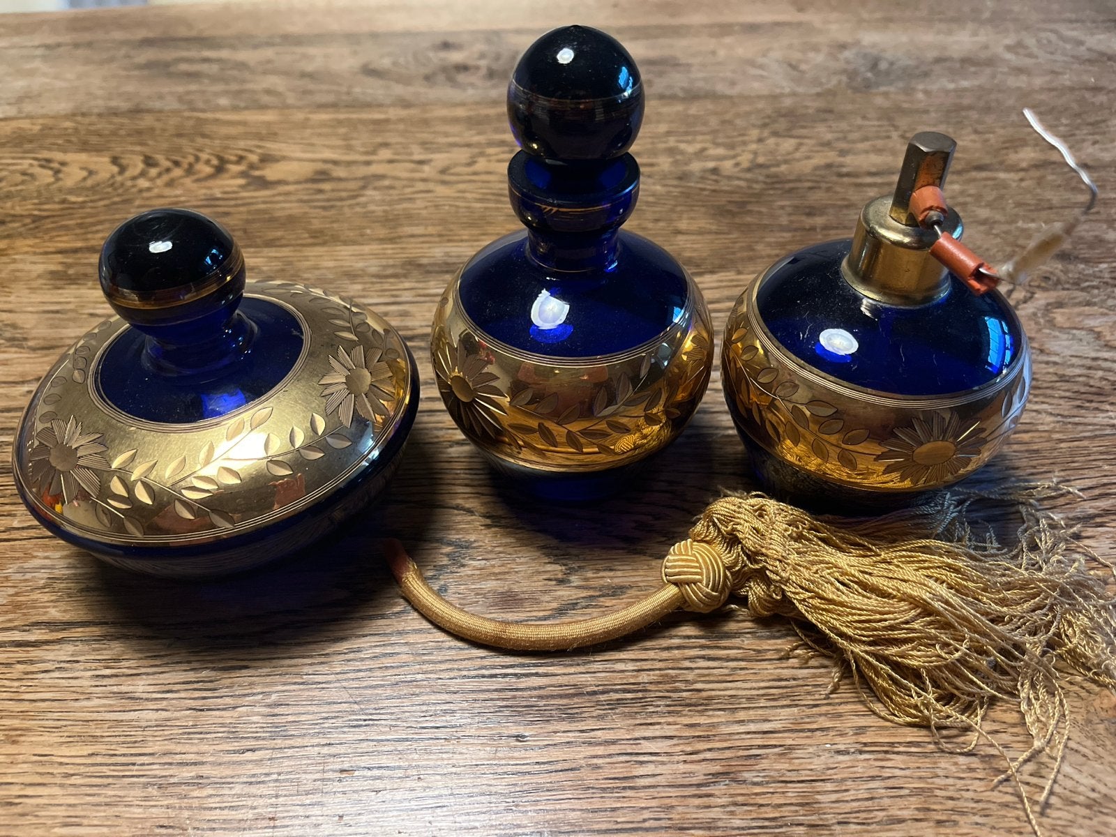 Antieke kobaltblauwe parfumflesjes met gouden decoratie, Antiek en Kunst, Ophalen of Verzenden