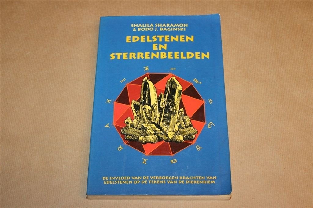 Edelstenen en Sterrenbeelden — Dierenriem en Steenkrachten, Boeken, Ophalen of Verzenden, Gelezen, Overige onderwerpen, Achtergrond en Informatie