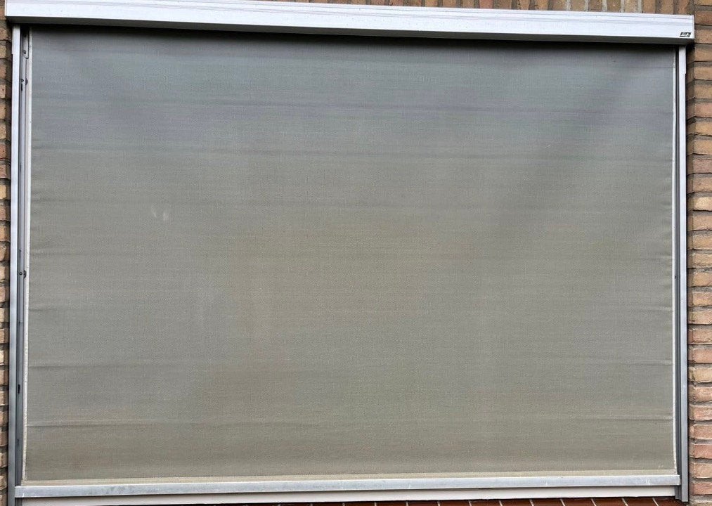 Electrisch bedienbare screen, 150 tot 300 cm, Ophalen of Verzenden, Gebruikt