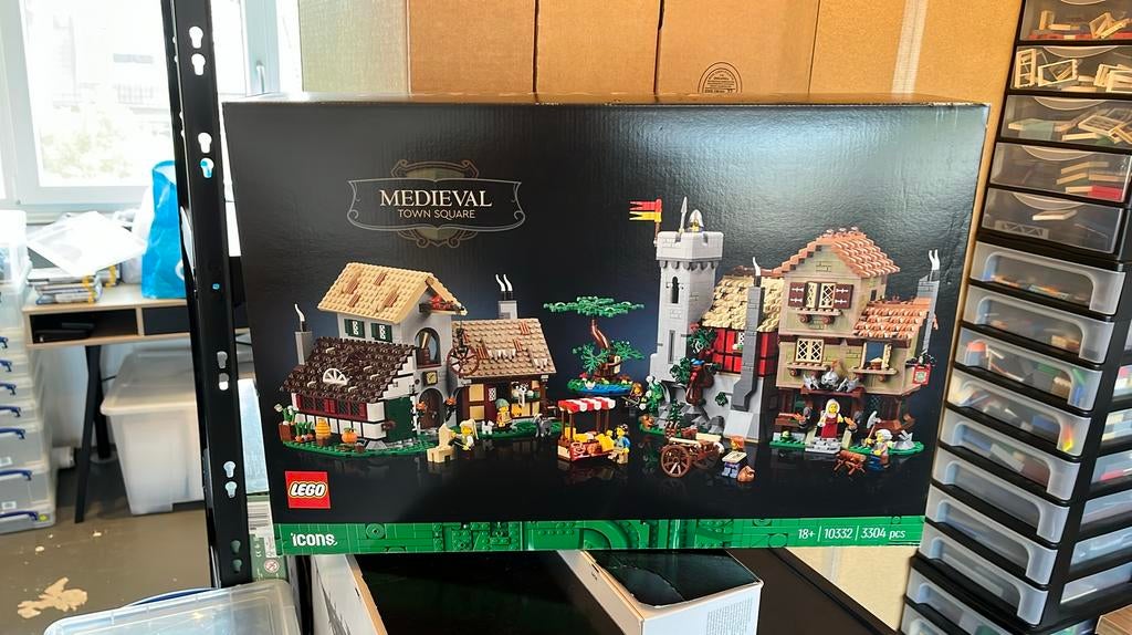 Lego castle 10332 medieval town square nieuw in doos, Ophalen of Verzenden, Zo goed als nieuw