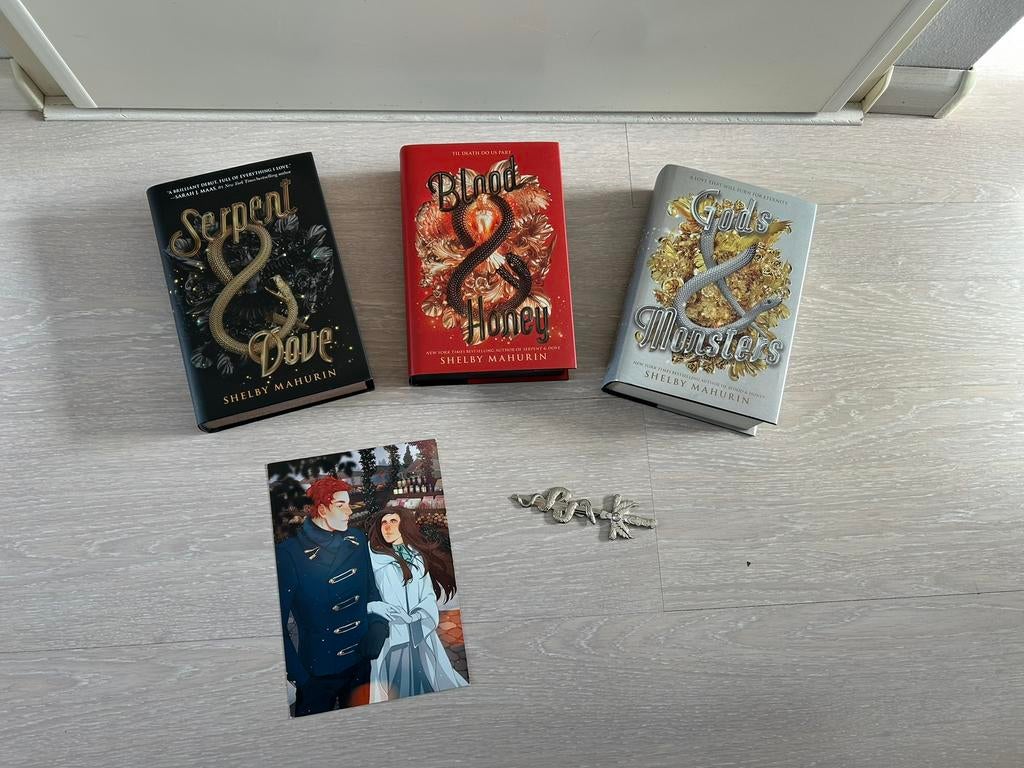 Fairyloot - Serpent & Dove (gesigneerd), Ophalen of Verzenden, Zo goed als nieuw