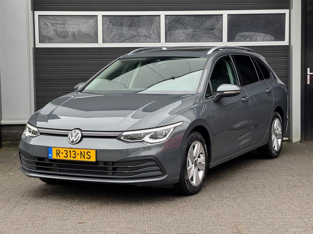Volkswagen Golf Variant 1.0 eTSI DSG Life Pano, Adaptive Cru, Gebruikt, Automatische klimaatregeling, 19 km/l, 3 cilinders