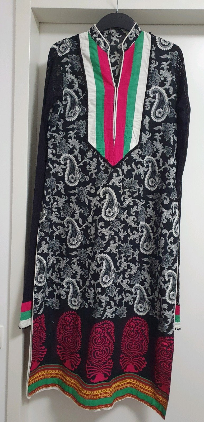 Zwarte tuniek met paisley print en kleurrijke accenten, Maat 38/40 (M), Zwart, Ophalen of Verzenden, Knielengte