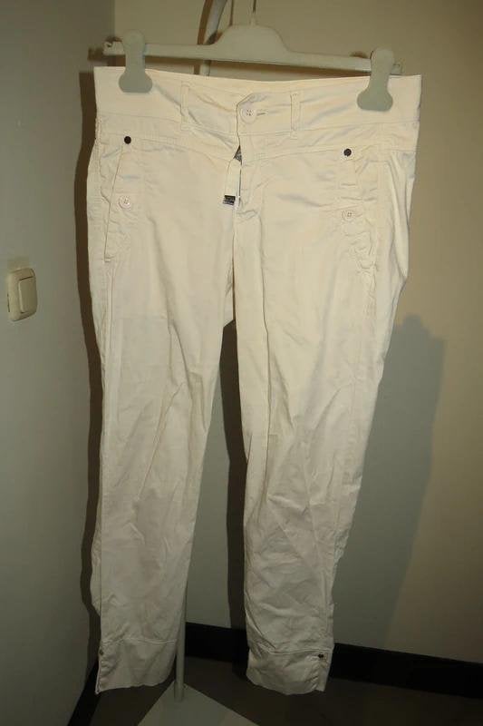 High Use creme kleurige broek apart model koort achter 38