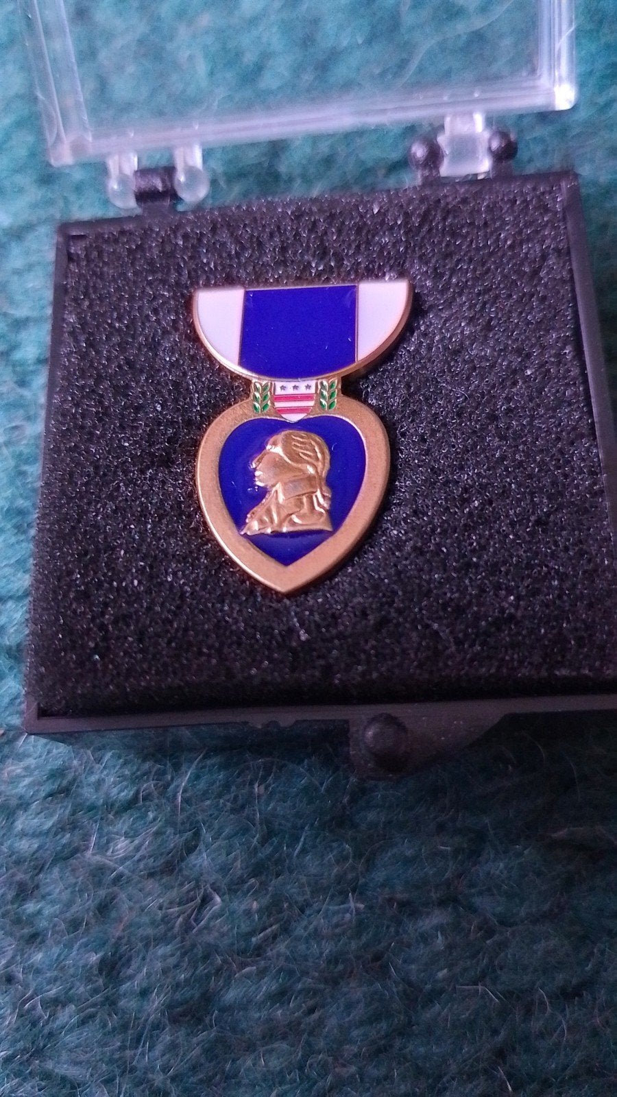 Purple Heart Pin WO2 - Nieuw in doos, Verzamelen, Ophalen of Verzenden, Overige soorten, Amerika, Lintje, Medaille of Wings
