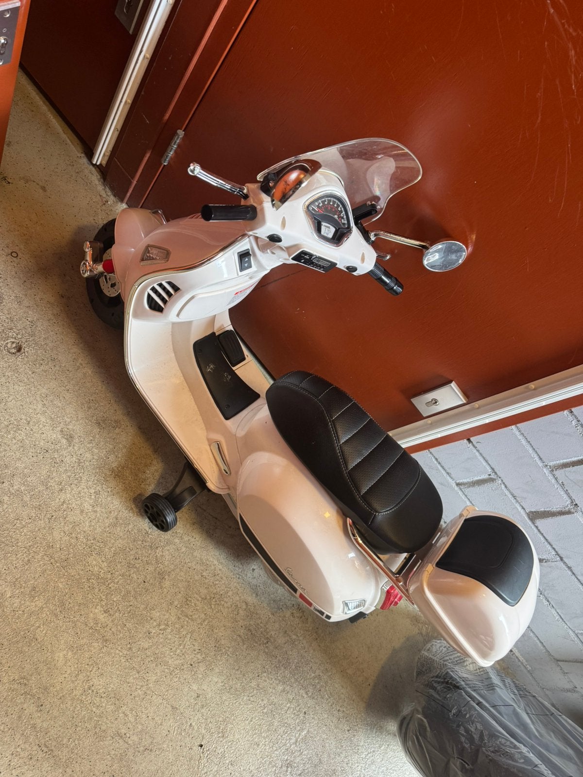Vespa scoter kinderen, Ophalen, Zo goed als nieuw