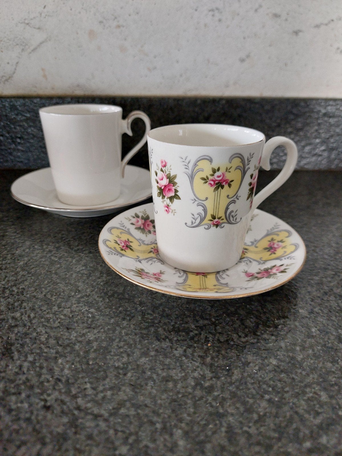 2 vintage kop en schotel royal Albert, Ophalen of Verzenden, Zo goed als nieuw, Porselein, Kop en/of schotel