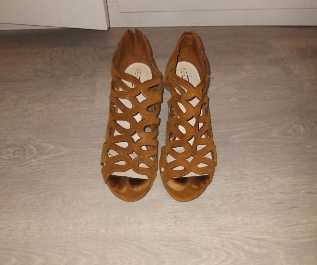 Dames  hak 38, Ophalen of Verzenden, Gedragen, Bruin, Pumps