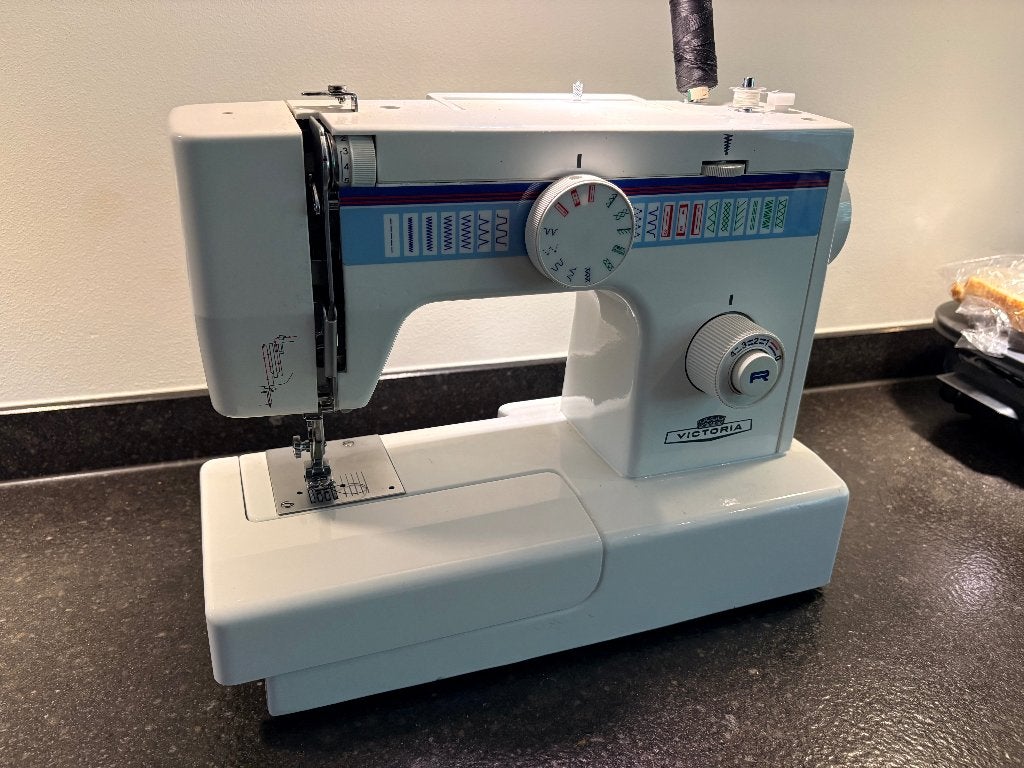Victoria 364 naaimachine, Hobby en Vrije tijd, Ophalen of Verzenden, Zo goed als nieuw, Naaimachine, Overige merken
