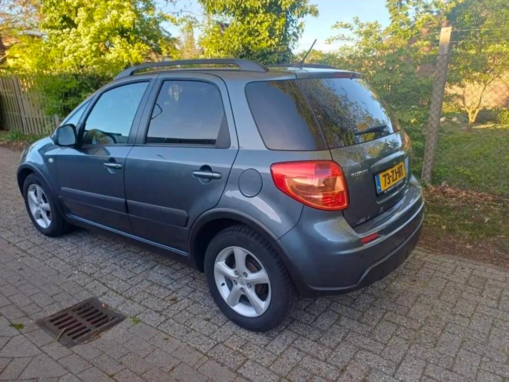 Suzuki SX4 1.6 2008 Grijs, Euro 5, Zwart, 4 cilinders, 49 €/maand