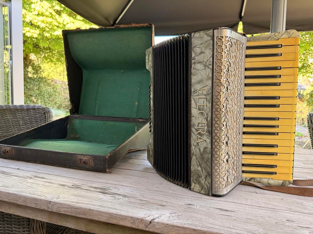 Antieke Electra Accordeon, Muziek en Instrumenten, Accordeons, Gebruikt, Toetsaccordeon, Overige formaten, Overige merken, Met koffer