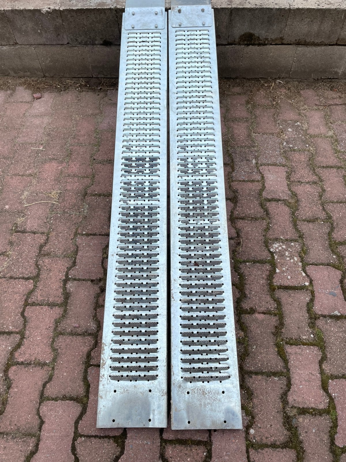 Oprijplaatjes 180 cm, Auto diversen, Ophalen, Zo goed als nieuw