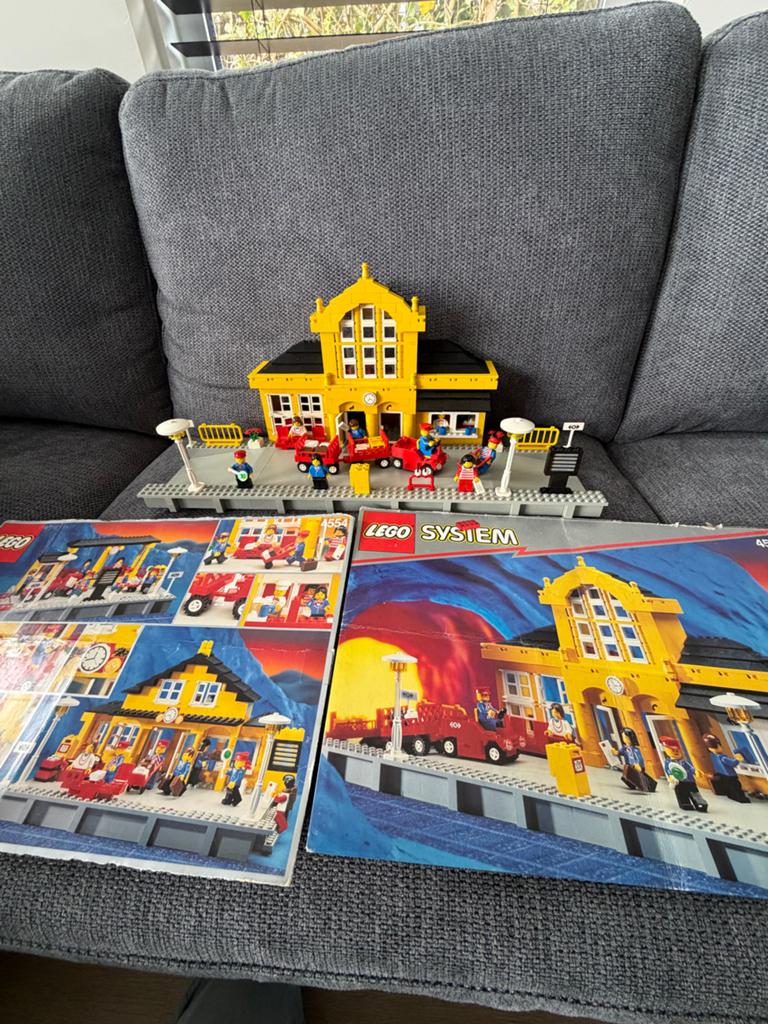 Lego 4554: Treinstation met minifiguren en instructies, Kinderen en Baby's, Speelgoed | Duplo en Lego, Gebruikt, Overige thema's