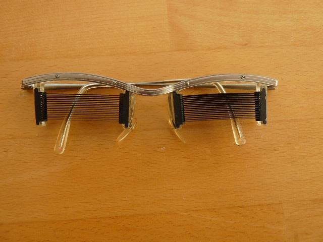 Retro bril, met lamellen, geen glas. Nederlands patent rond, Ophalen of Verzenden, Huis en Inrichting