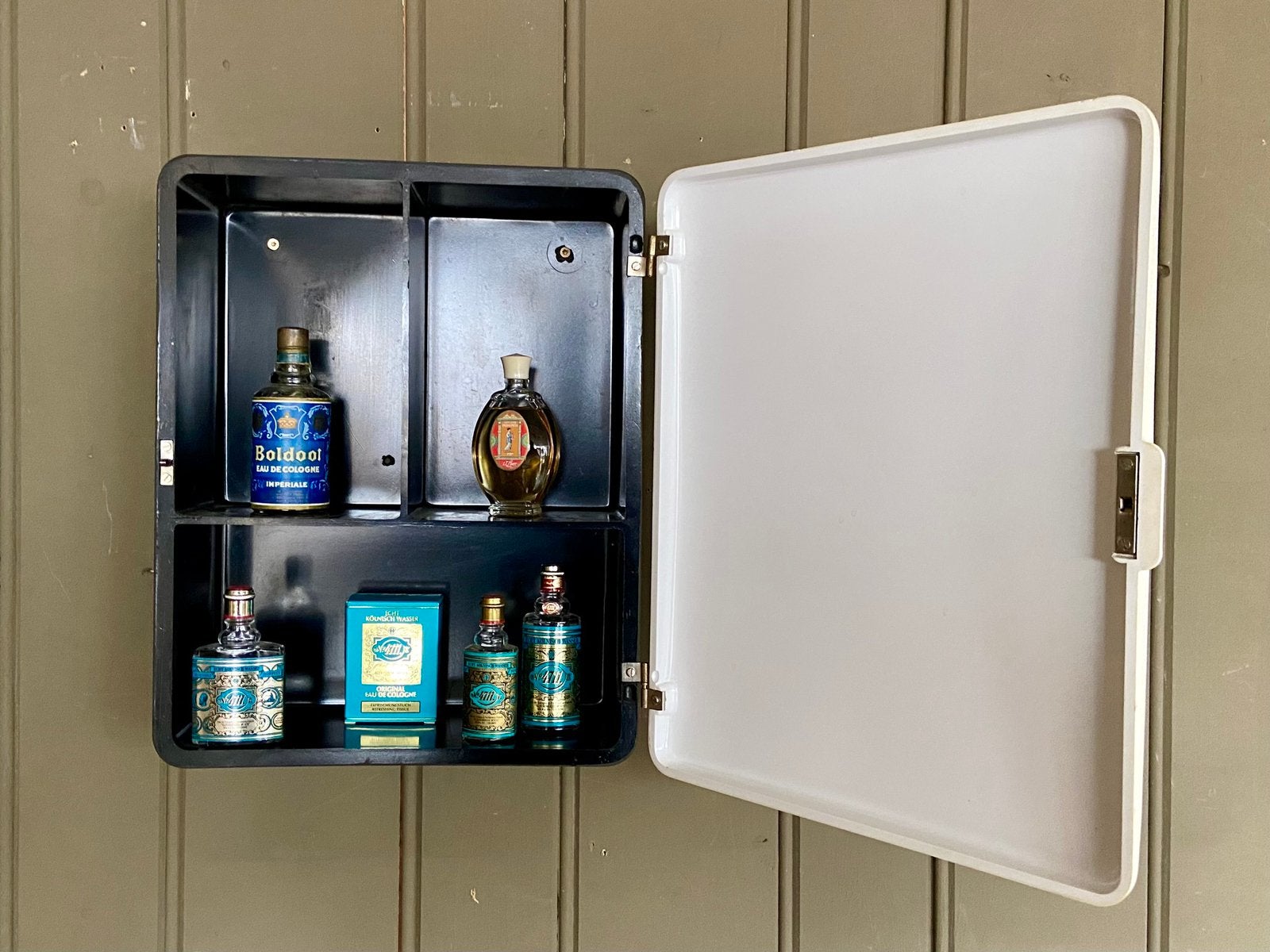 Vintage medicijnkastje toiletkastje jaren 50/60 bakeliet, Gebruikt, Overige typen, Nvt, Minder dan 100 cm