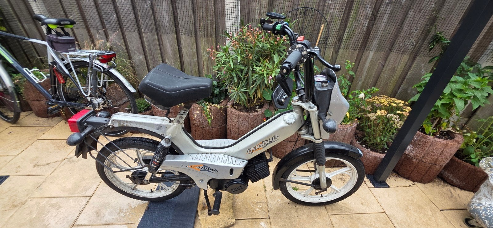 Tomos Quadro Snorfiets - Inclusief Extra Onderdelen, Fietsen en Brommers, Ophalen, Gebruikt, Quadro