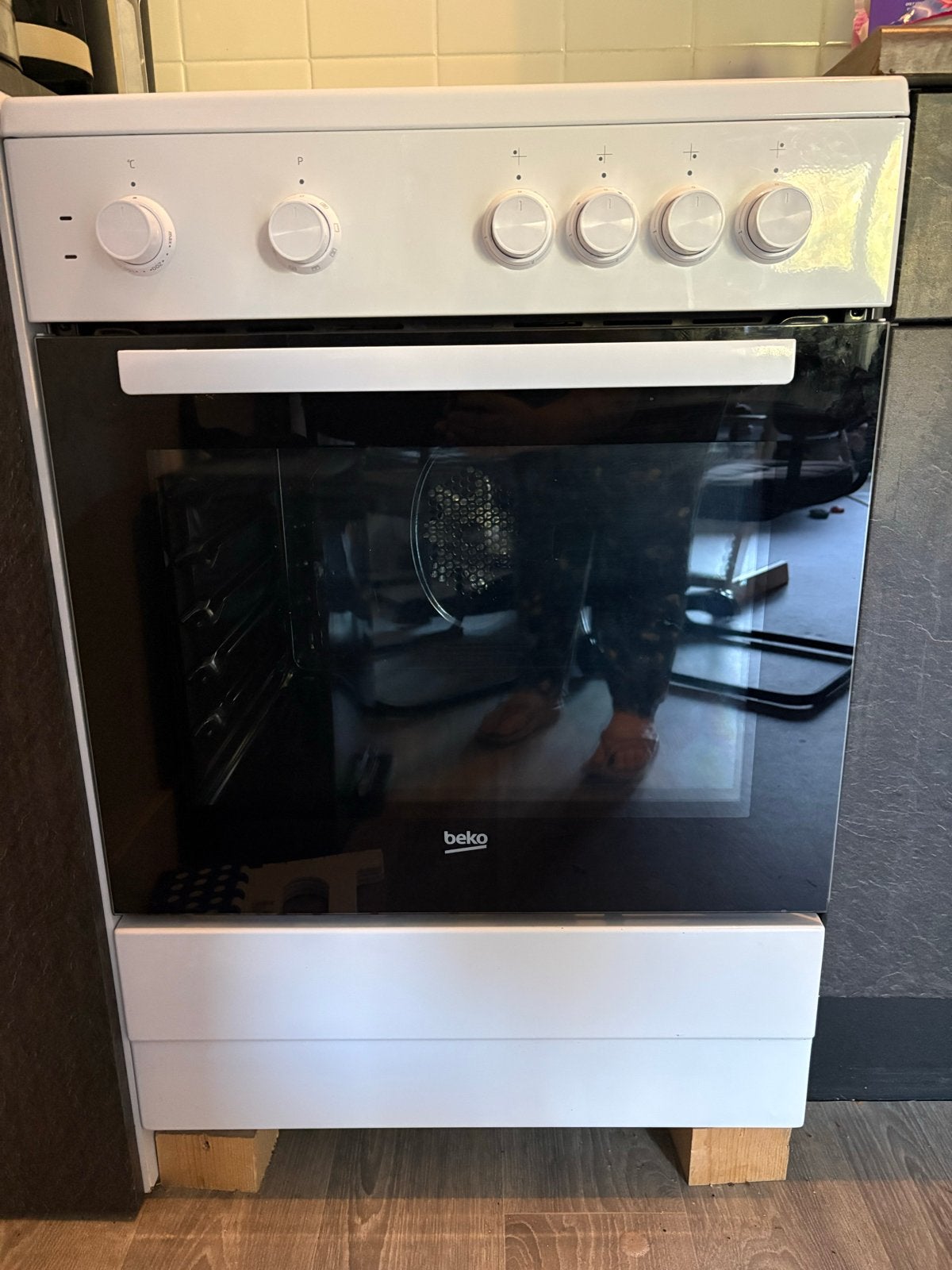Beko Vrijstaand Keramisch Fornuis met Hete Lucht Oven, Witgoed en Apparatuur, Ophalen, Gebruikt, Hete lucht, Keramisch