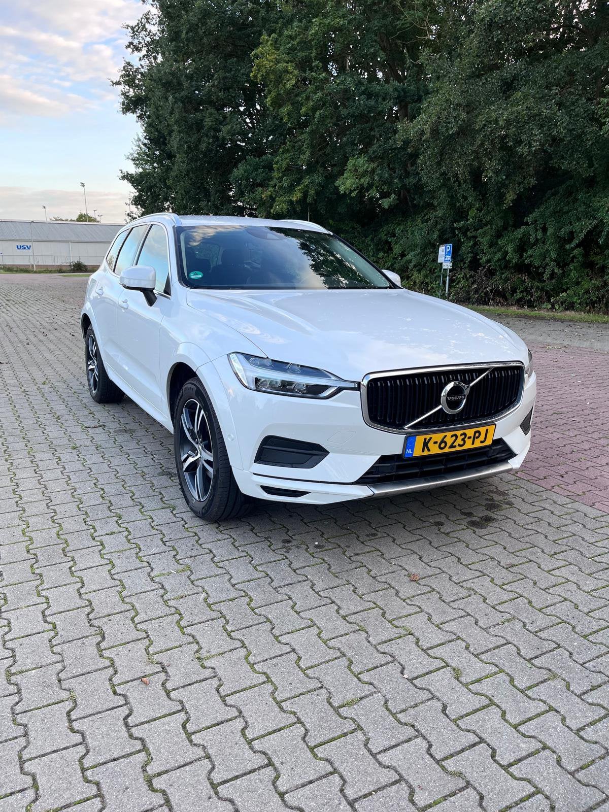 Volvo XC60 D4 190pk Geartronic 2020 Parelmoer, 1969 cc, Wit, Particulier, Geïmporteerd