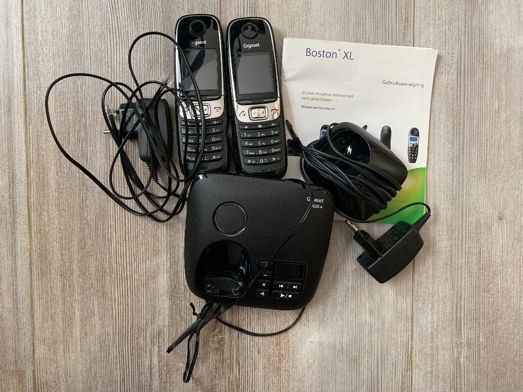 Een set van twee draadloze telefoons met houder van Gigaset, Ophalen of Verzenden, Gebruikt, 2 handsets