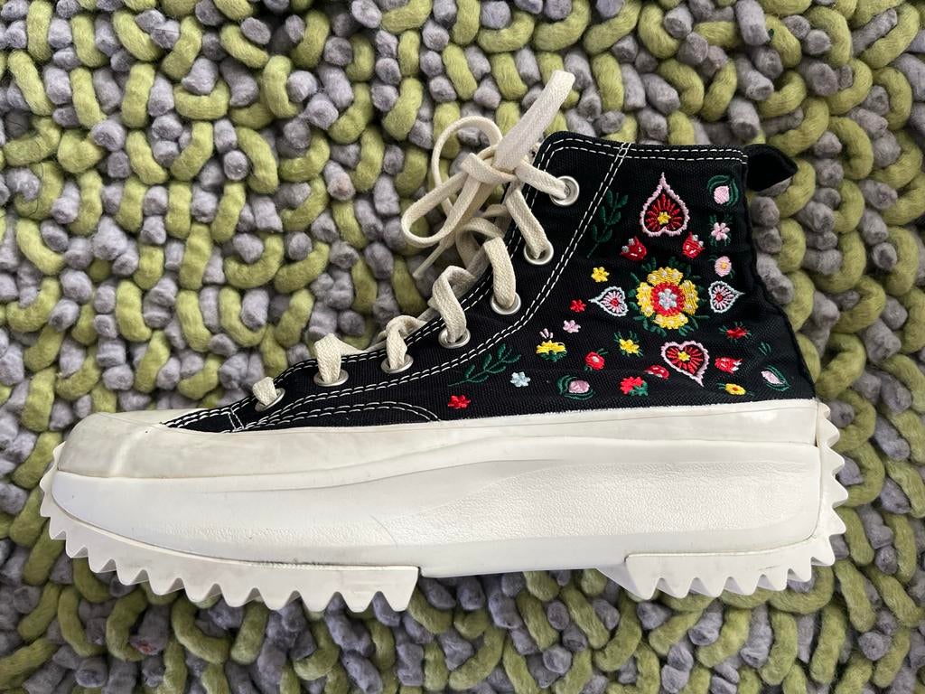 Converse Allstars sneakers met bloemen, mt 38, Kleding | Dames, Schoenen, Ophalen of Verzenden, Zo goed als nieuw, Overige kleuren