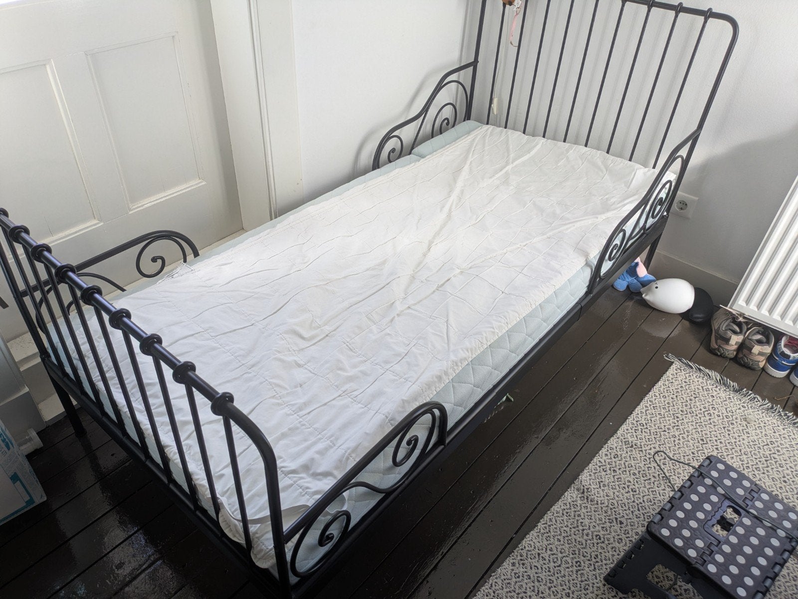 meegroeibed kinderbed Ikea minnen (zwart metaal), Kinderen en Baby's, Kinderkamer | Bedden, Gebruikt, 70 tot 85 cm, 180 cm of meer