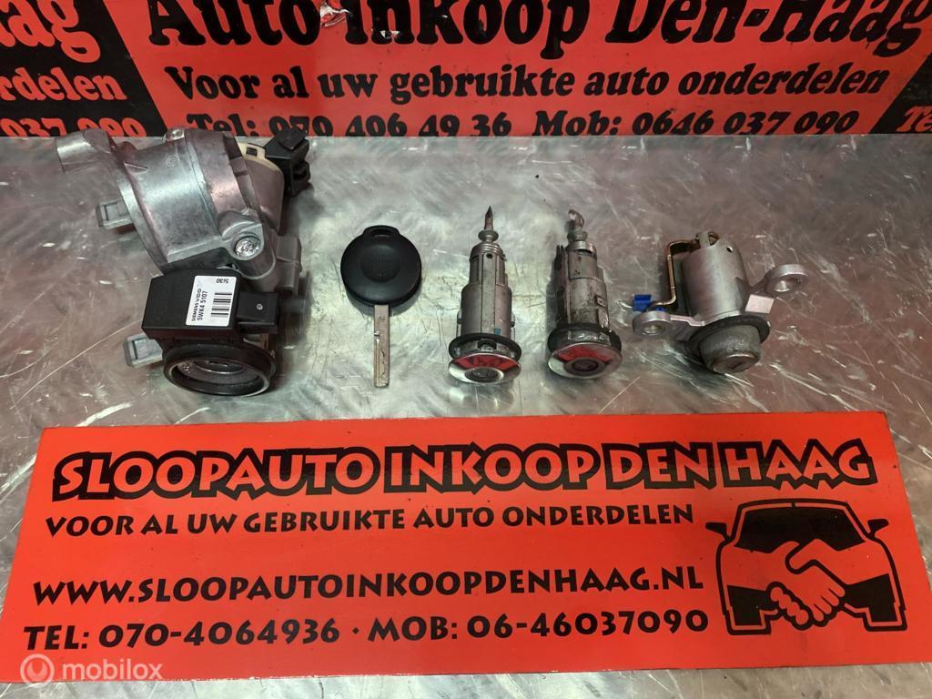Mitsubishi Colt ('04-'13) Slotenset - SLOT - DEUREN - A.KLEP, Auto-onderdelen, Gebruikt, Mitsubishi, Ophalen of Verzenden, Mitsubishi