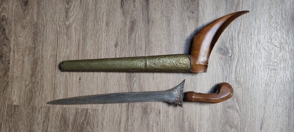 Antieke Keris met rijk bewerkte schede en handvat, Antiek en Kunst, Kunst | Niet-Westerse kunst, 40 cm, Handgemaakt, Indonesië