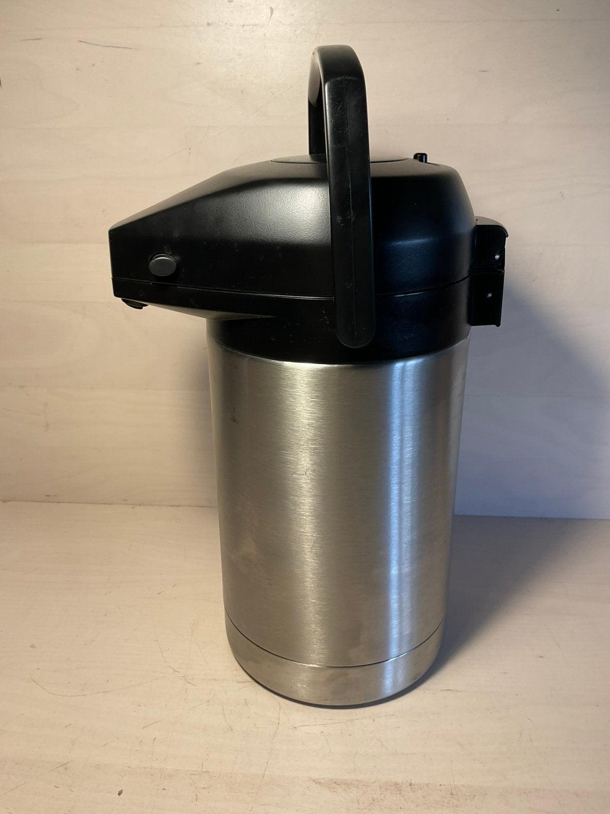 Isoleerkan 2,5 liter met pomp van het merk Alex Meijer., Ophalen of Verzenden, Zo goed als nieuw