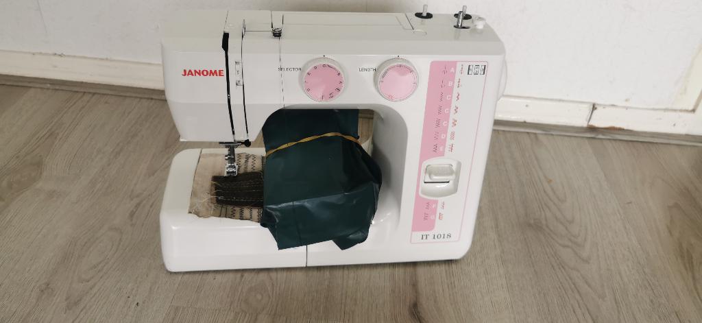 Naaimachine JANOME 1T 1018  werkt goed, Verzenden, Zo goed als nieuw, Naaimachine, Overige merken