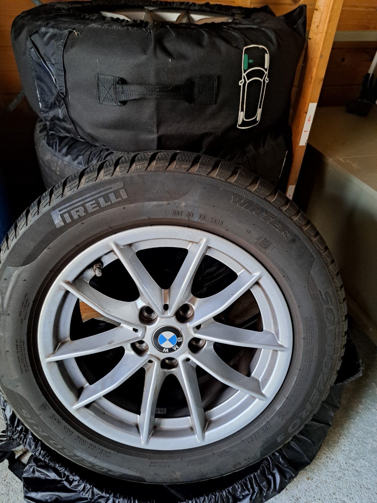 BMW Sportvelgen met Runflat Winterbanden 205/60 R16, Ophalen, Gebruikt, 16 inch, Banden en Velgen