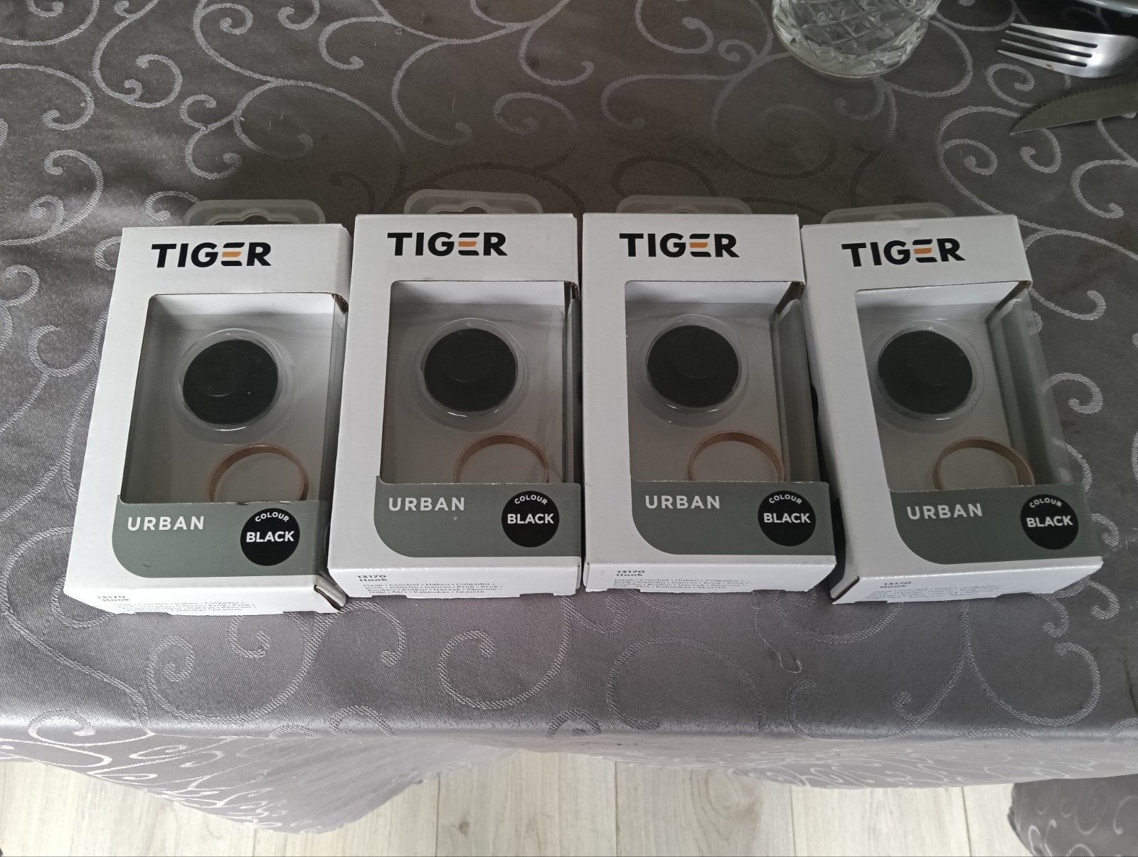 4x Tiger Urban Zwart handdoek haken- Nieuw in doos, Ophalen of Verzenden, Nieuw