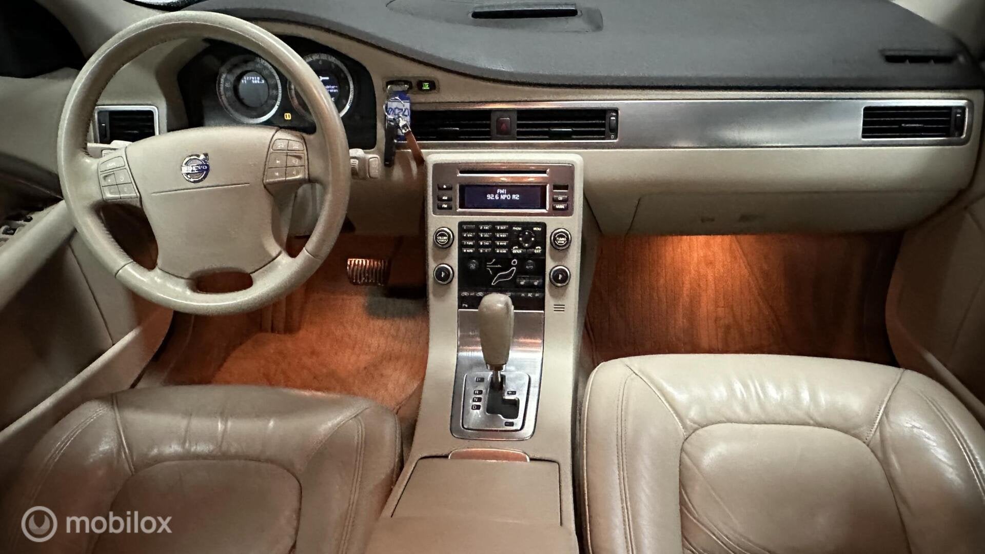 Volvo V70 3.0 T6 AWD Momentum NL AUTO / LEER, Automaat, 2953 cc, 2000 kg, Vierwielaandrijving