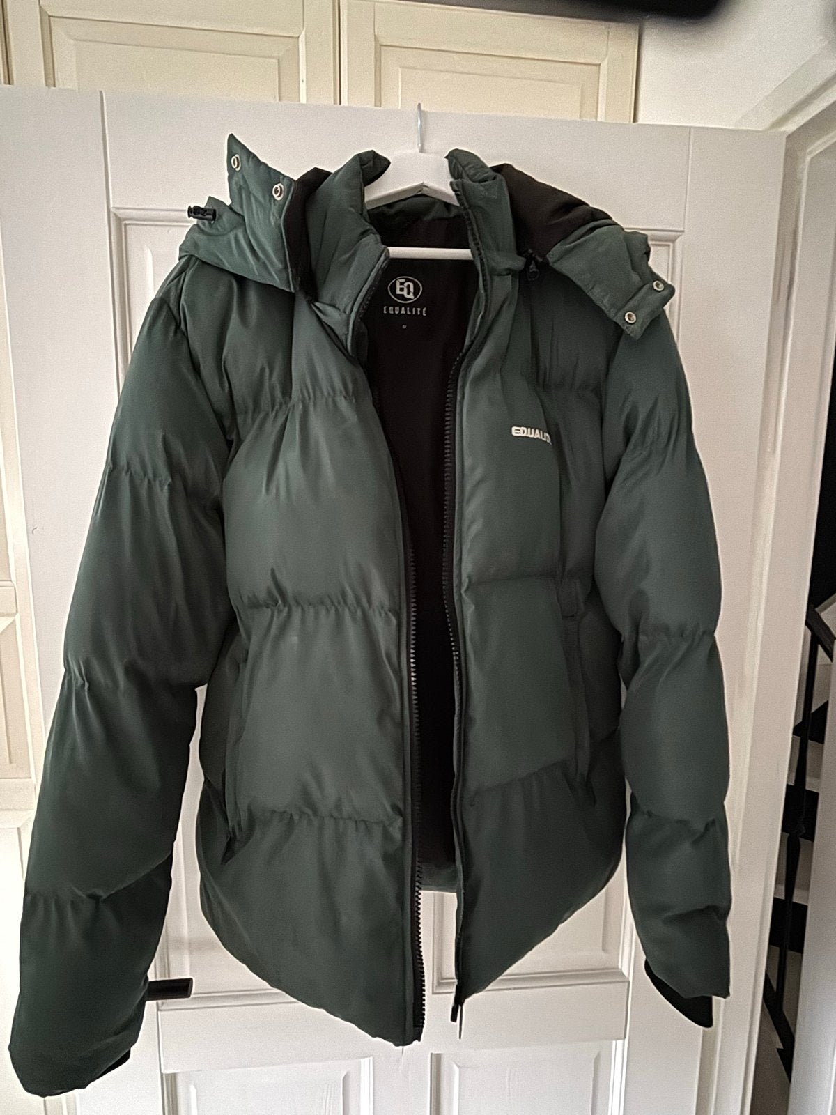 Equalite winterjas maat M - Zo goed als nieuw, Kleding | Heren, Ophalen, Zo goed als nieuw, Maat 48/50 (M), Groen