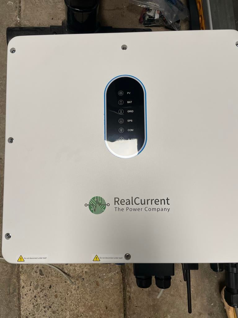 2 RealCurrent hybride Omvormers voor Zonne-panelen, Doe-het-zelf en Verbouw, Zonnepanelen en Toebehoren, Ophalen, Zo goed als nieuw
