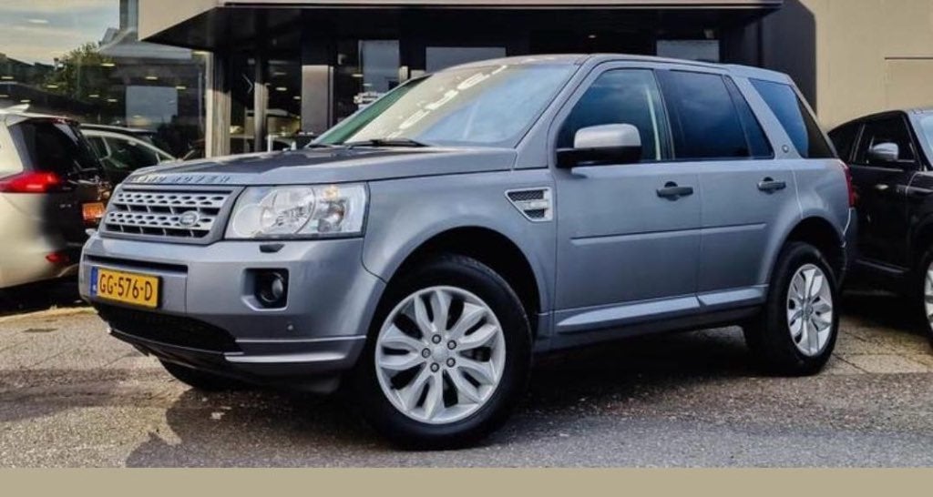Land Rover Freelander 2.2 SD4 4X4 AUT 2012 Grijs, Auto's, Land Rover, Automaat, Zwart, 2000 kg, Bi-Xenon koplampen