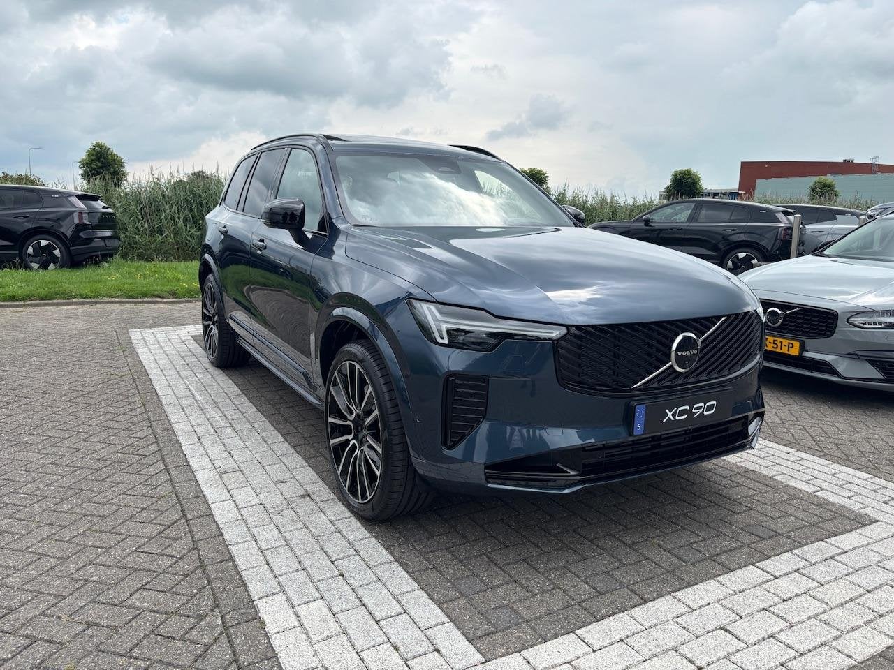 Volvo XC90 T8 Ultra Dark Luchtvering | Stoelmassage | 22 Inc, Auto's, Stof, Huisgarantie, Met garantie (alle), Blauw