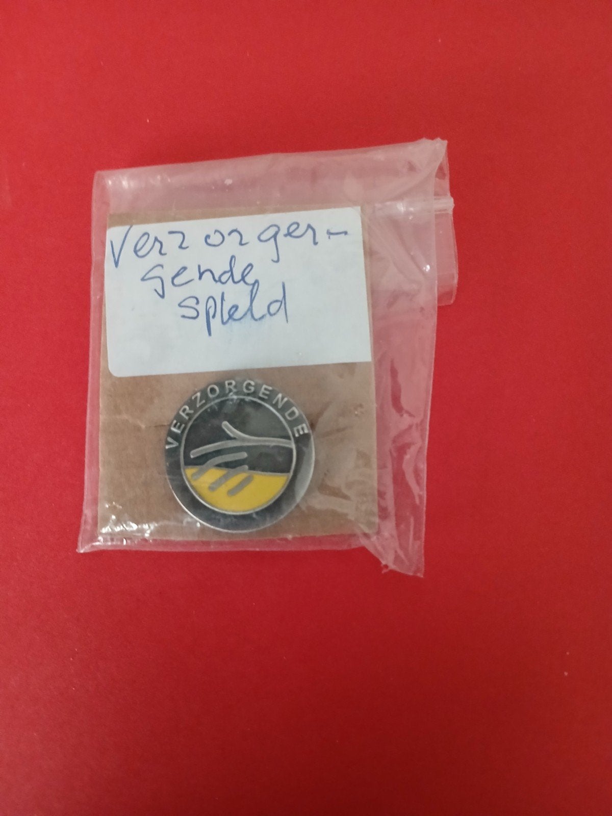 Verzorgende Speld - Vintage Verzorging Pin, Verzenden, Zo goed als nieuw, Overige onderwerpen, Speldje of Pin