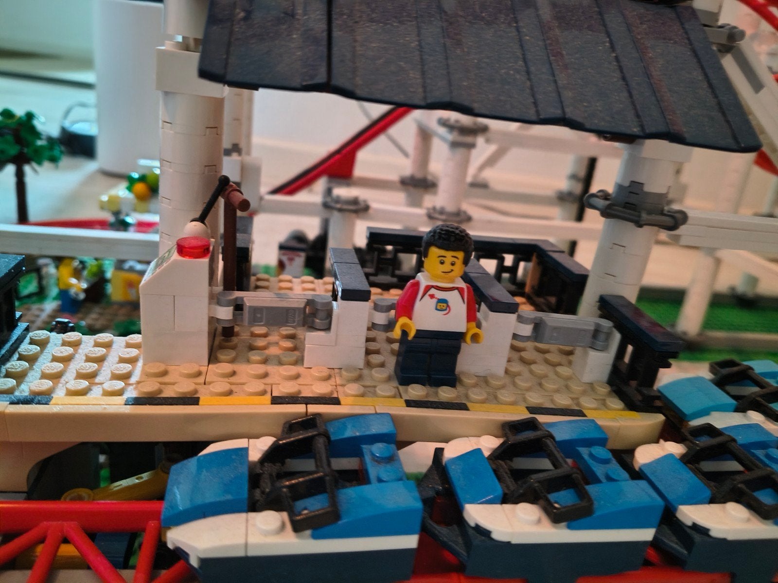 LEGO Creator Expert 10261 Achtbaan - Zo goed als nieuw, Kinderen en Baby's, Speelgoed | Duplo en Lego, Ophalen of Verzenden, Zo goed als nieuw