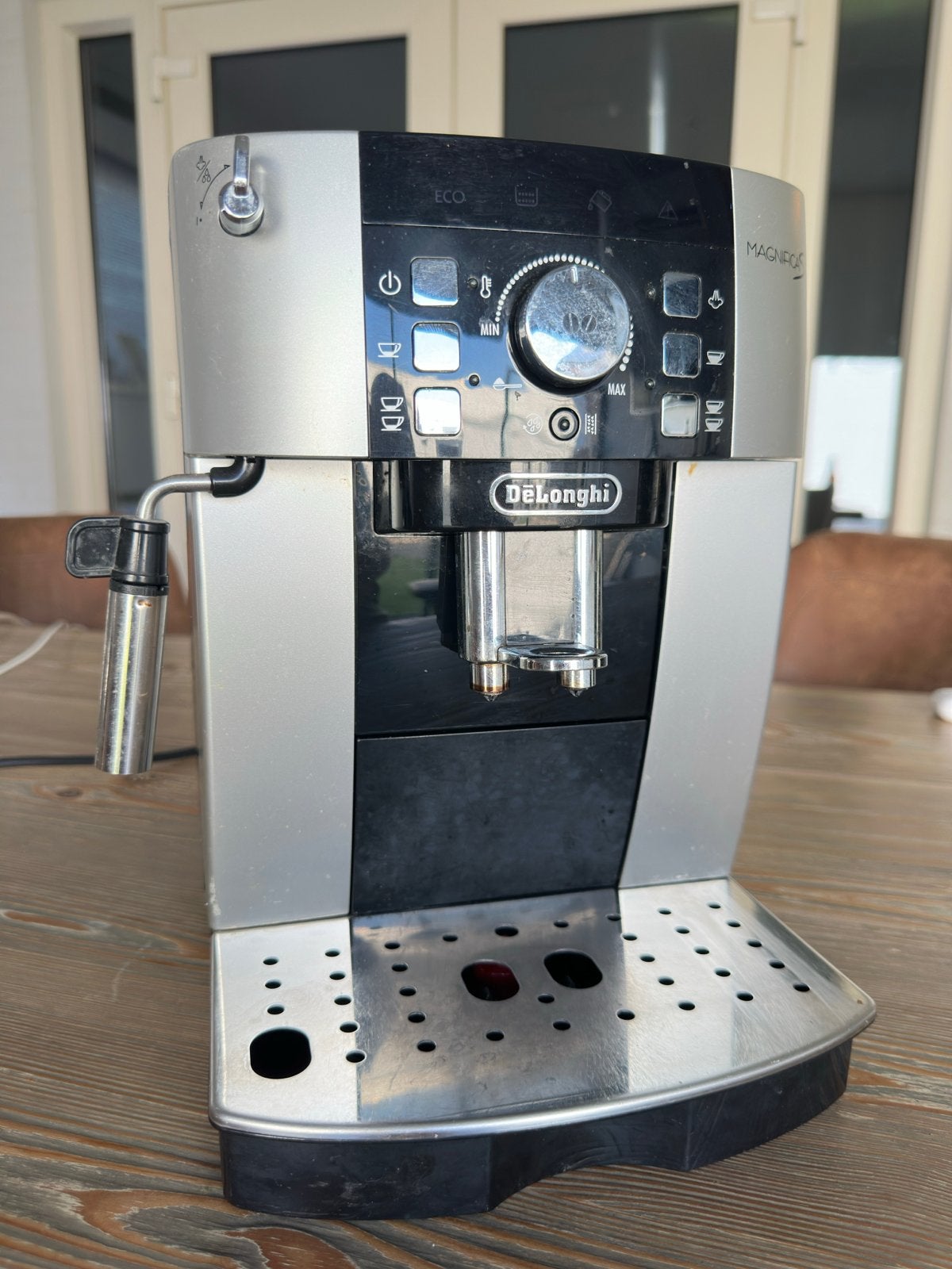 DeLonghi Magnifica S volautomatische espressomachine, Ophalen, Afneembaar waterreservoir, Gebruikt, Espresso apparaat